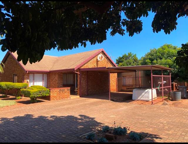 3 BEDROOM HOUSE FOR SALE IN MAHWELERENG